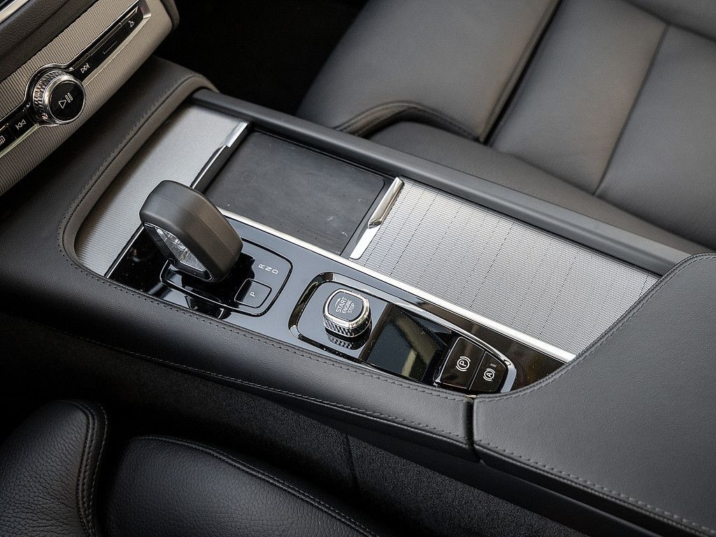 Volvo XC90 B5 AWD Plus Bright Panorama, AHK