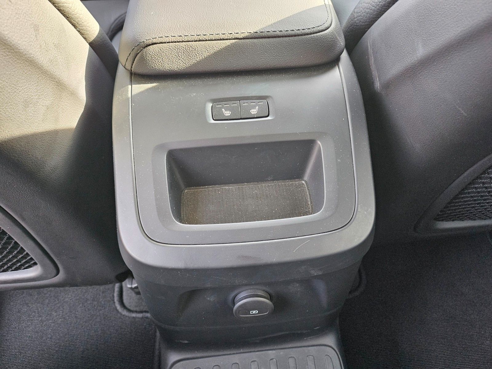 Volvo XC60 Plus Dark Recharge Plug-In Hybrid AWD