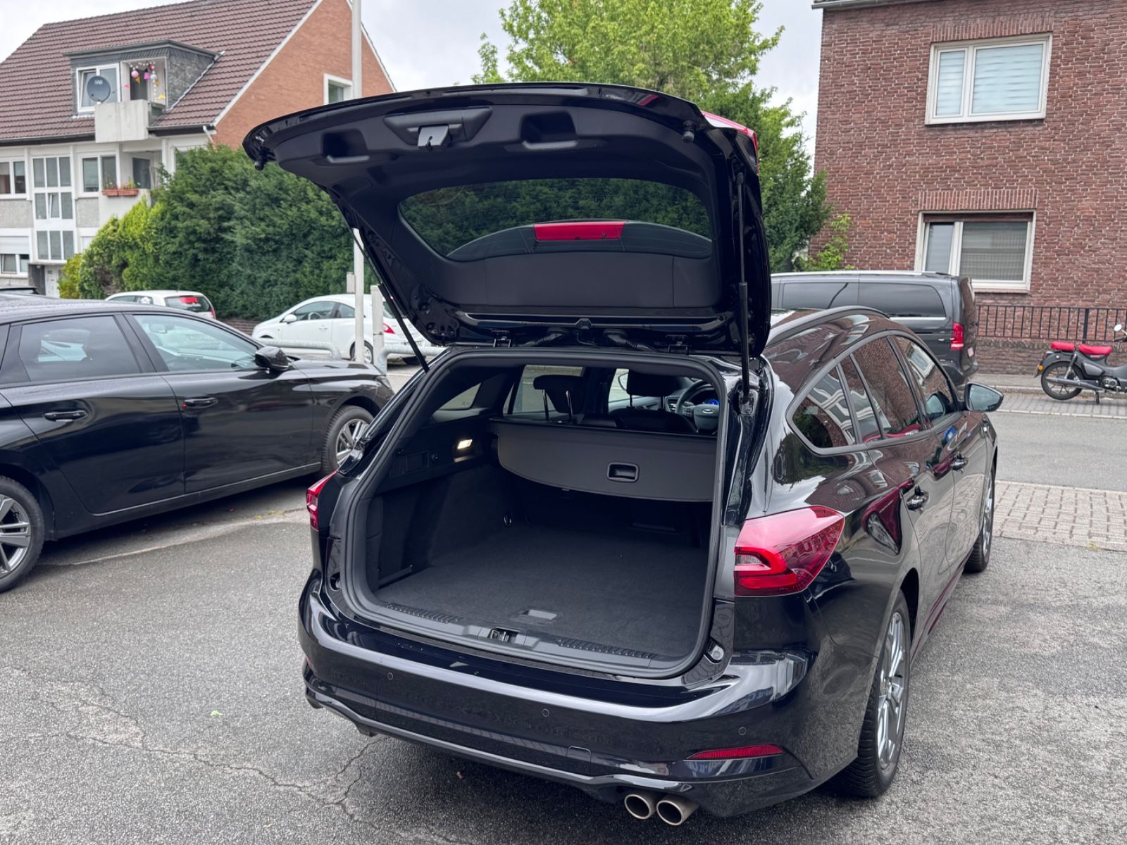 Ford Focus Turnier ST-Line X GROSSES-NAVI,AUTOMATIK