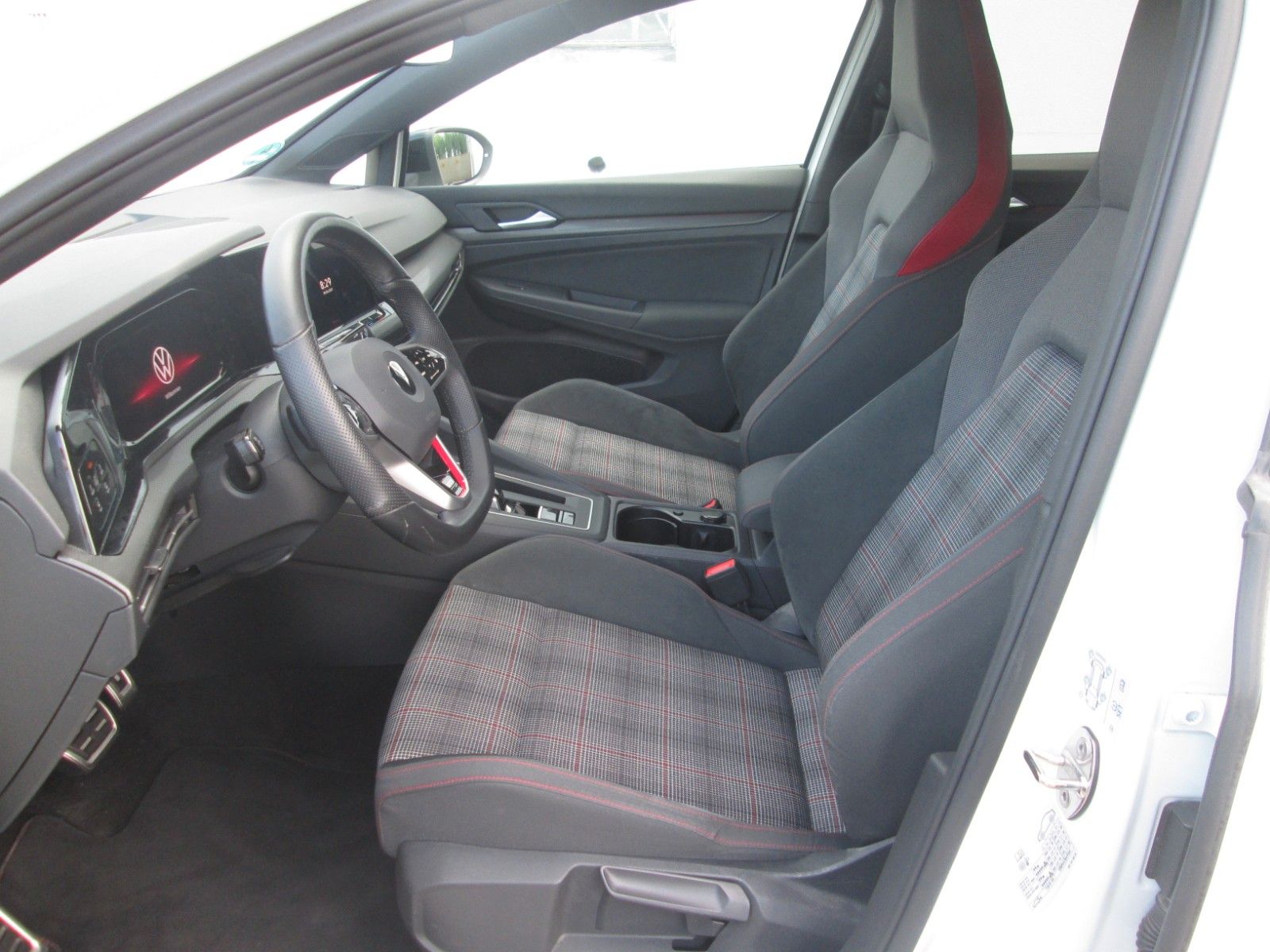 Volkswagen Golf VIII GTI 2.0 TSI - Samsaru's Car Outlet