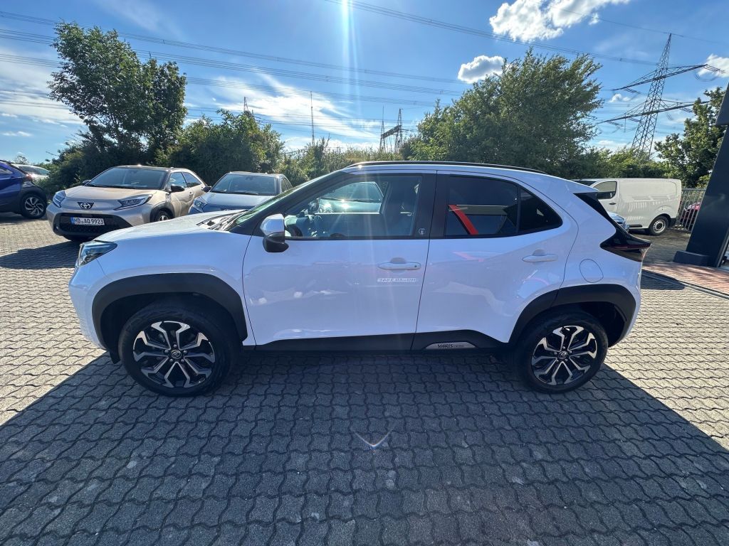Toyota Yaris Cross AWD-i Team D