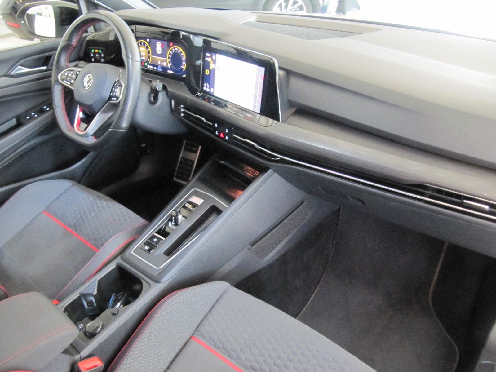 Volkswagen Golf 2.0 GTI - Samsaru's Car Outlet