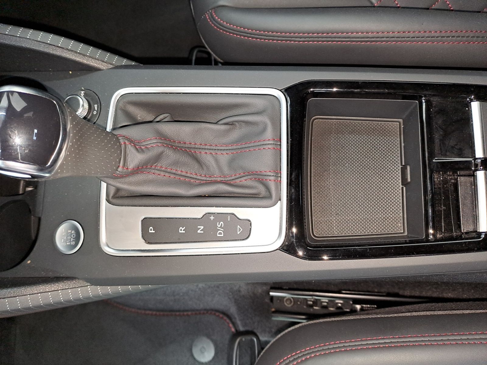 Audi Q2 S line 40 TFSI quattro *LED*AHK*PANO*