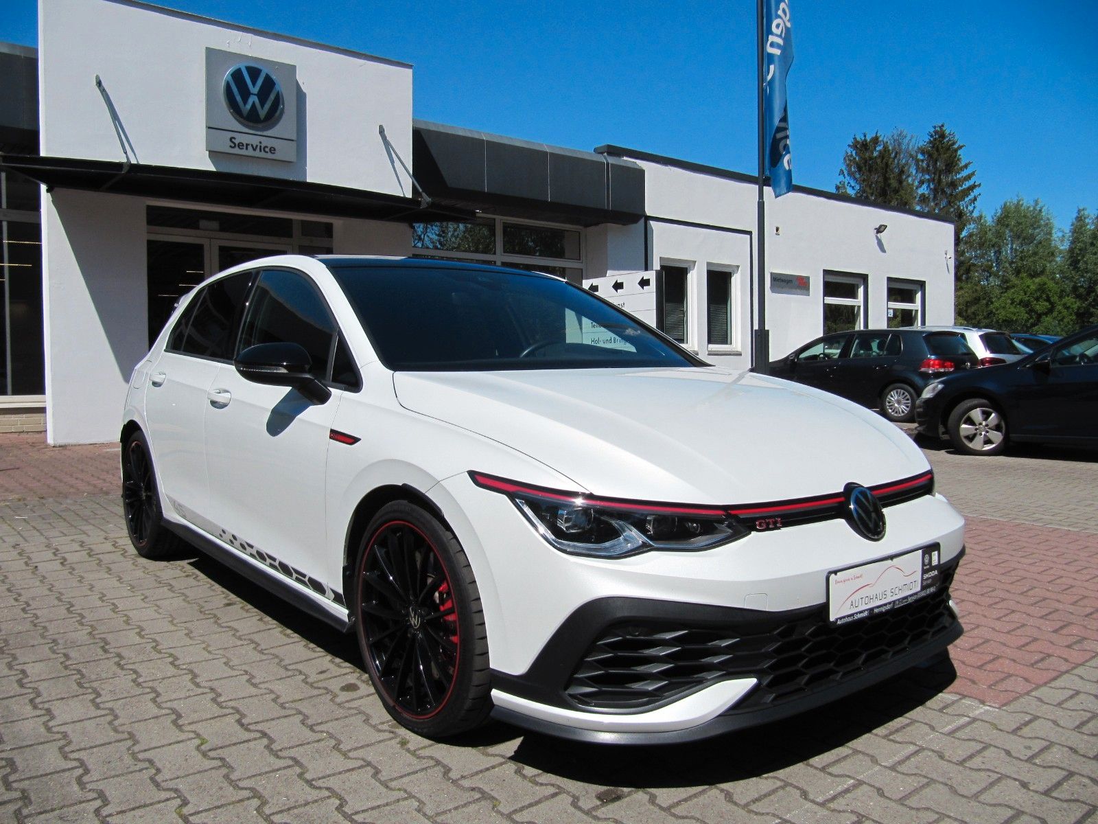 Volkswagen Golf 2.0 GTI - Samsaru's Car Outlet
