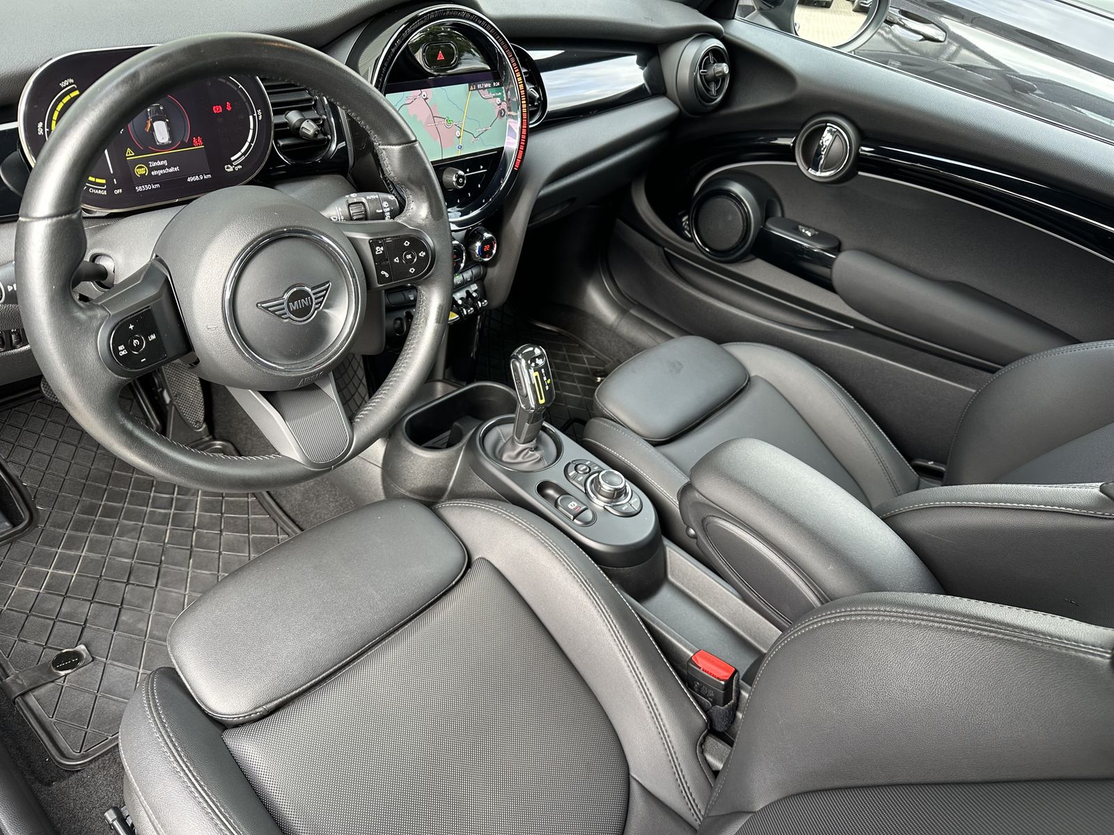 MINI Cooper SE Classic Trim Black - Samsaru's Car Outlet