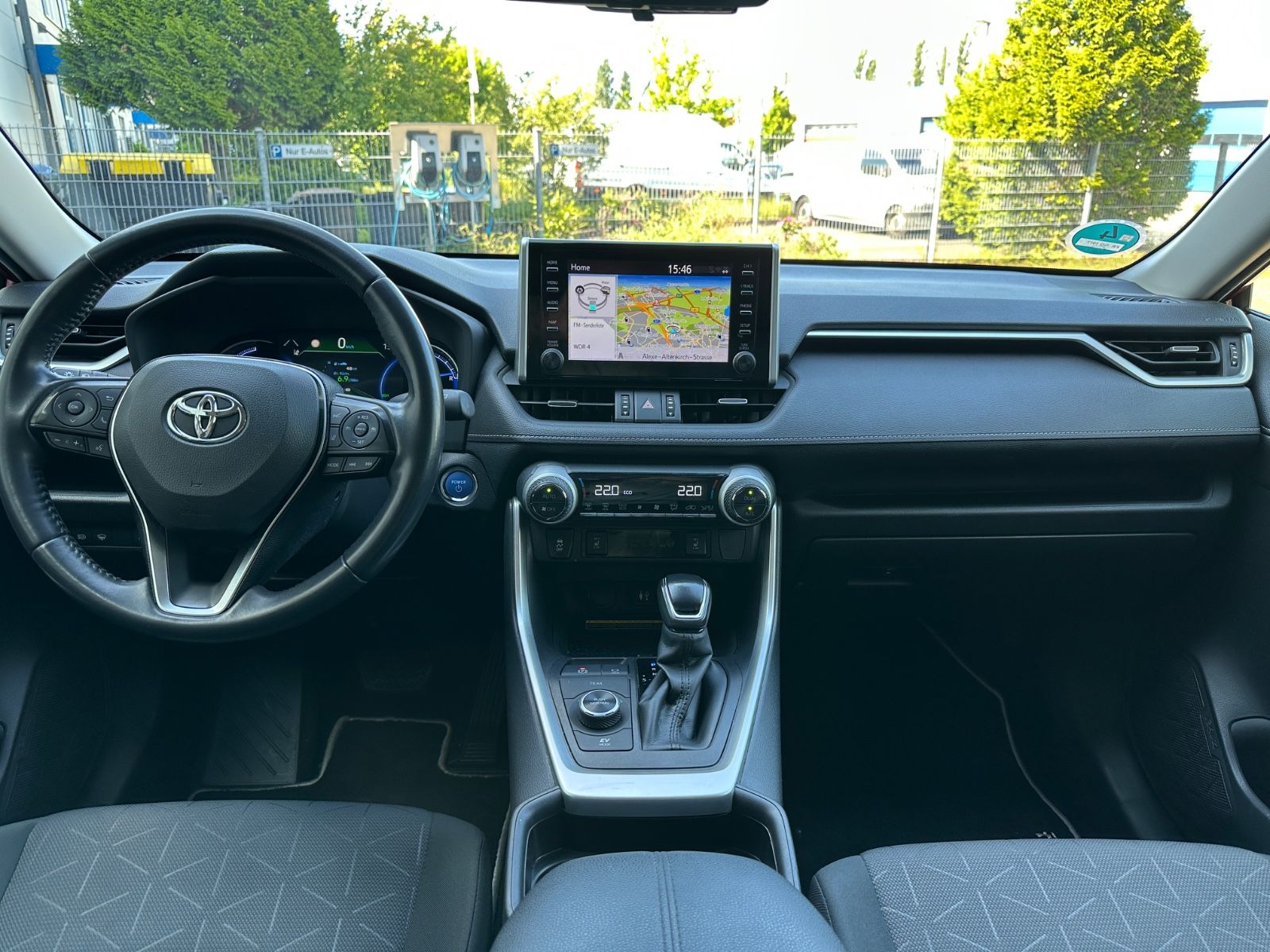 Toyota RAV 4 2.5 Hybrid 4x4 - Samsaru's Car Outlet