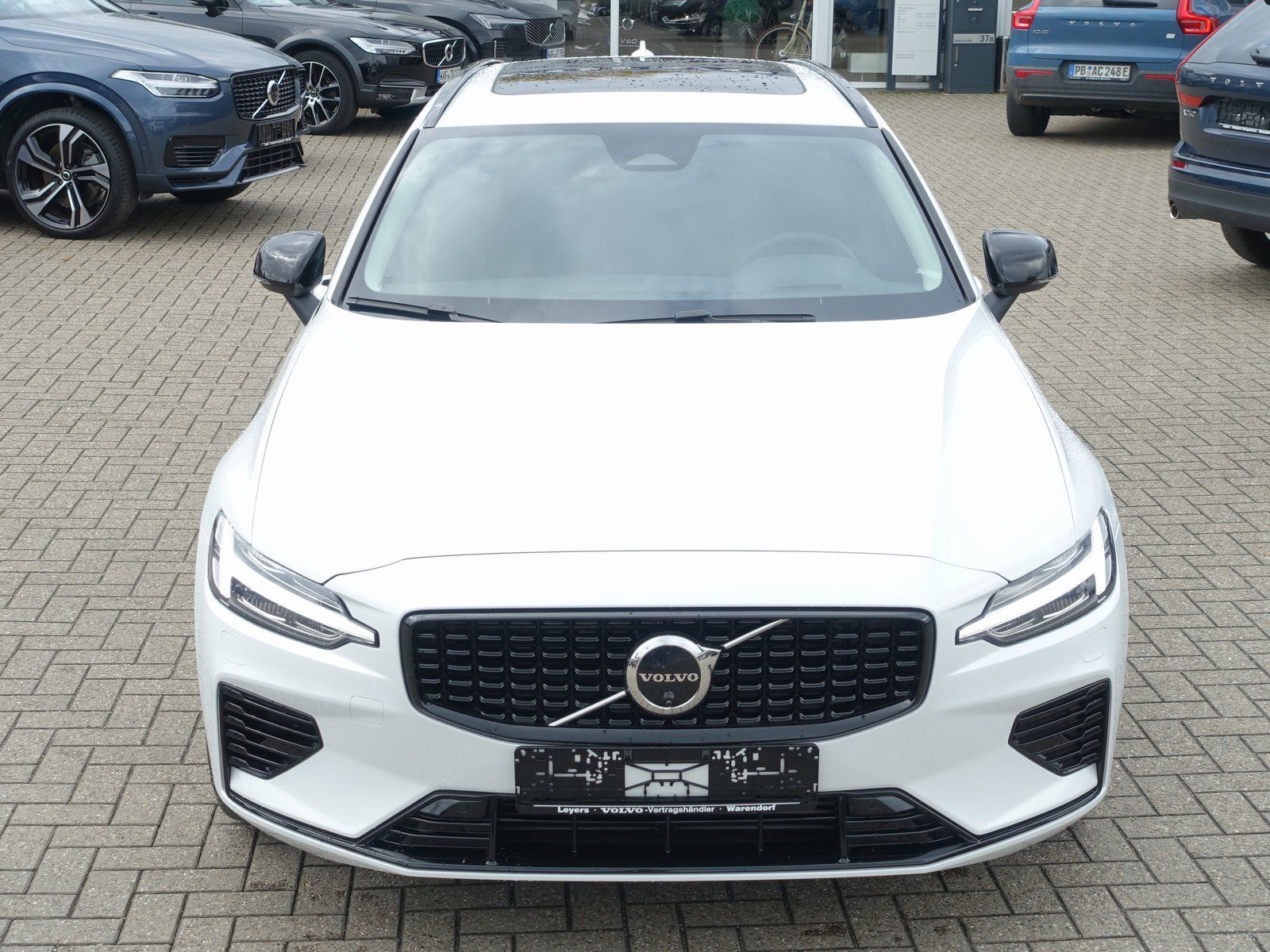Volvo V60 Ultra Dark T8 AWD PANO/B&W/HUD/360°MASSAGE