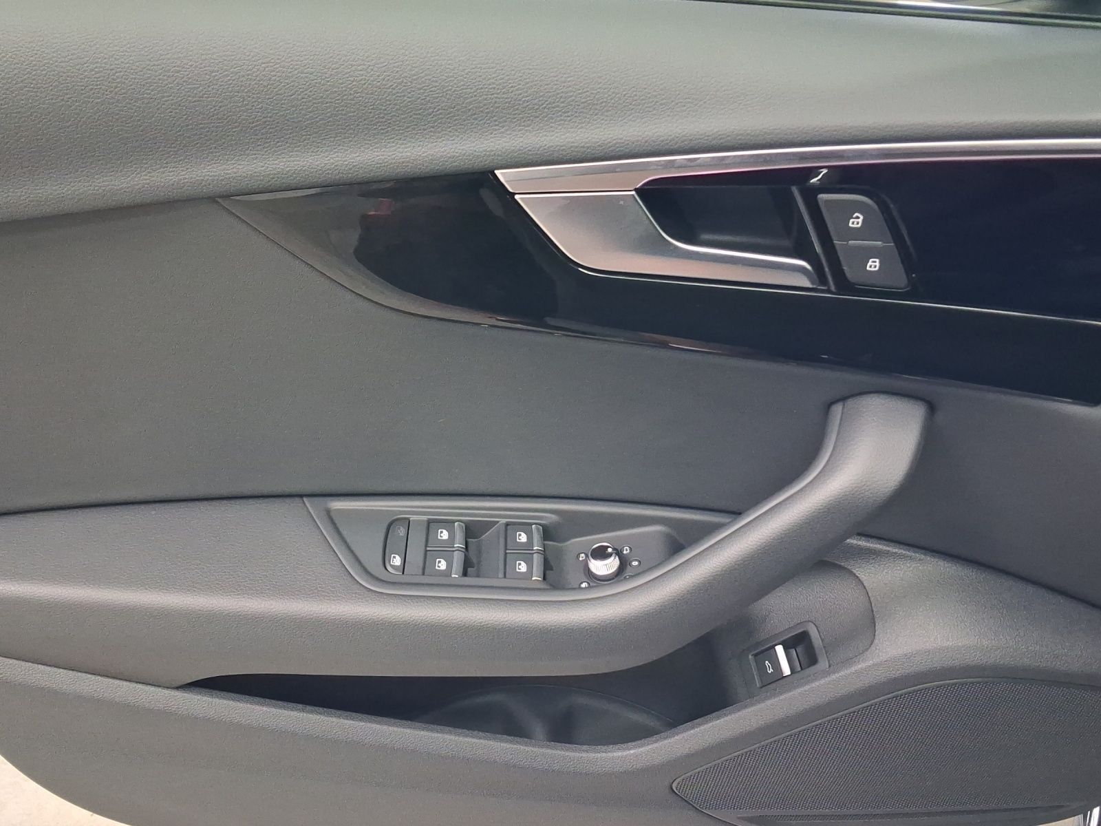 Audi A4 Avant 40 TFSI Q 2x S LINE AHK Virtual LED LM1