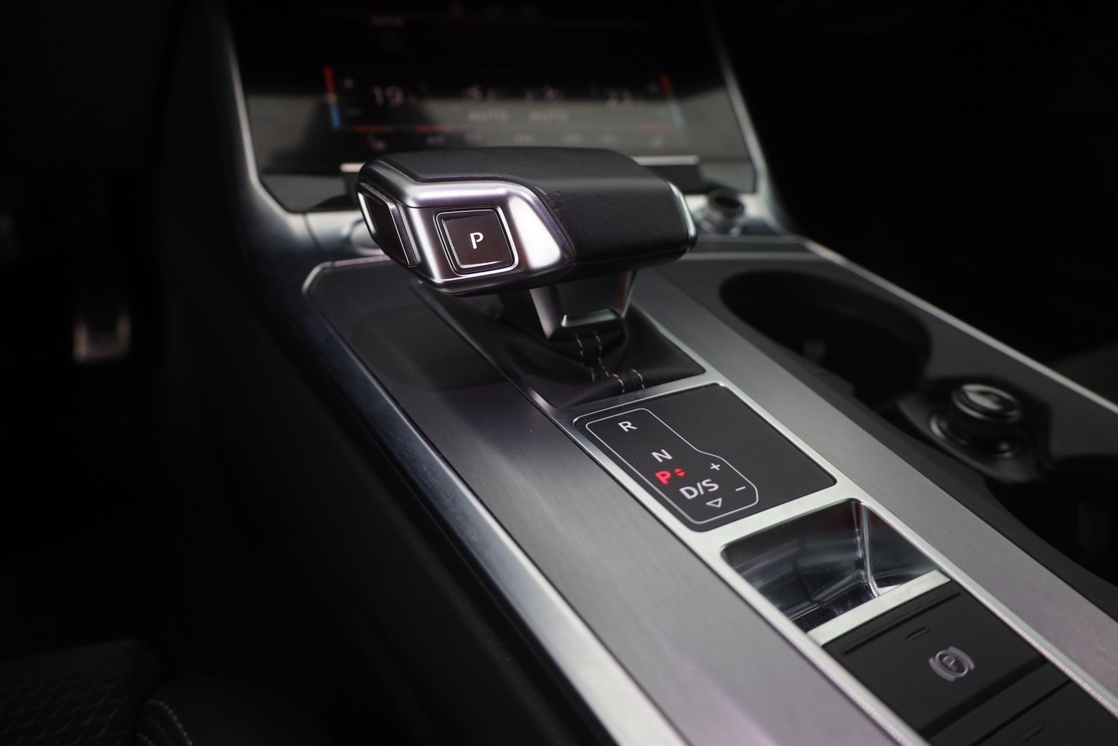 Audi A6 Avant 45 TFSI S-line - Samsaru's Car Outlet