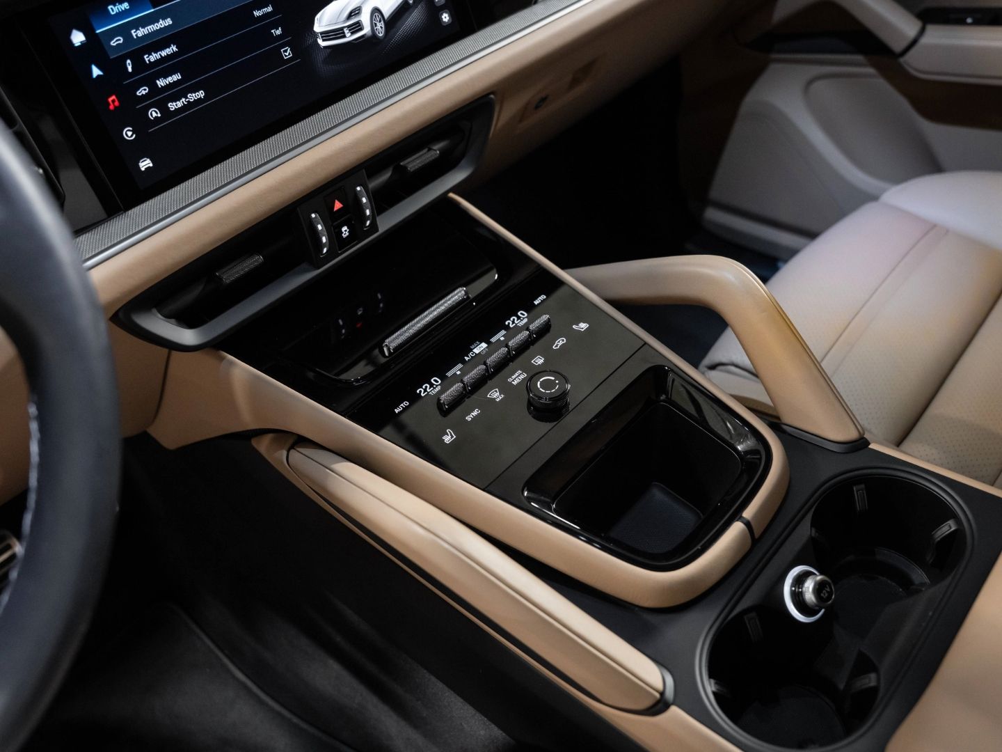 Porsche Cayenne InnoDrive Standheizung PASM AHK Panorama