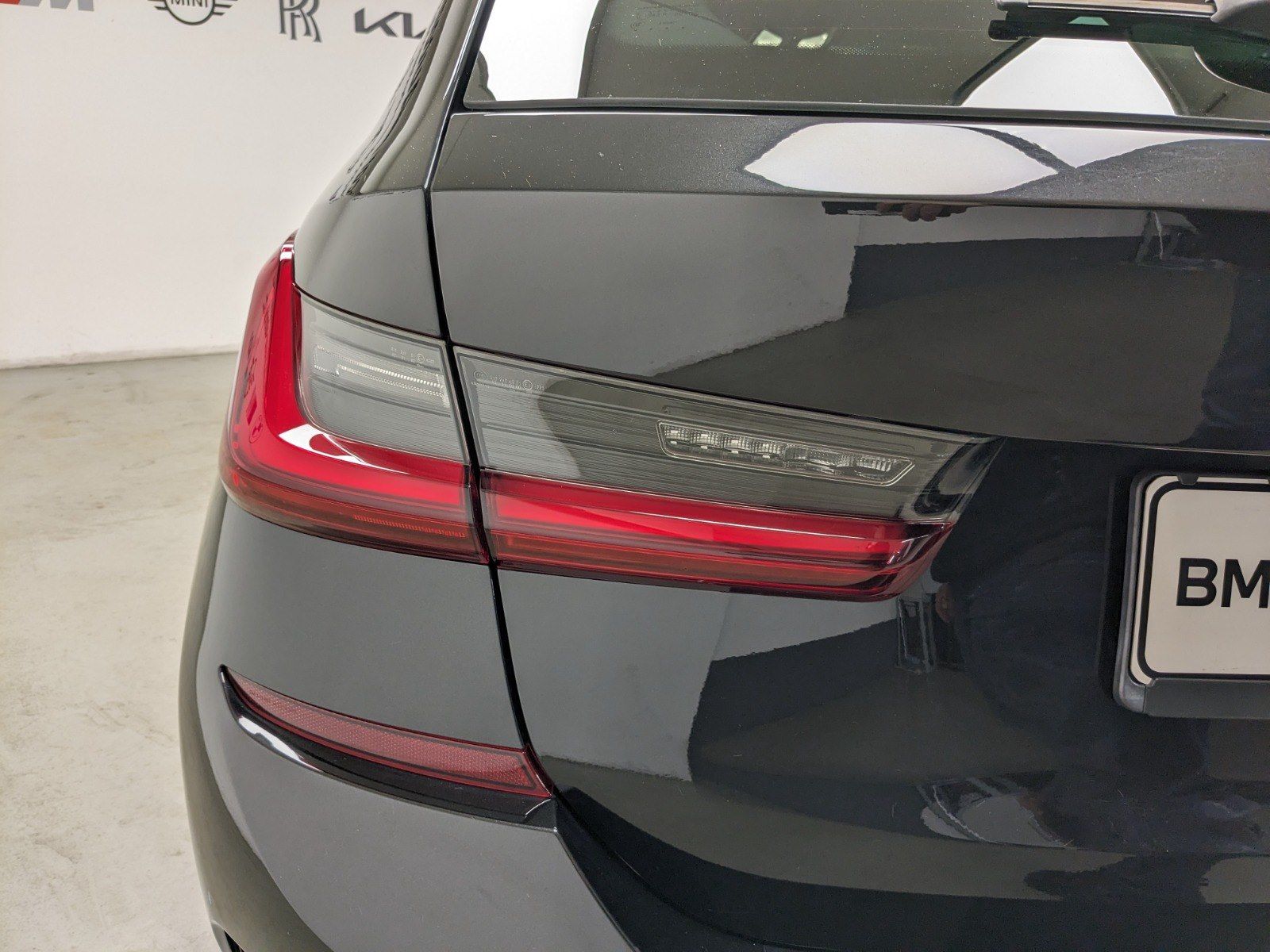 BMW 320e M Sport - Samsaru's Car Outlet