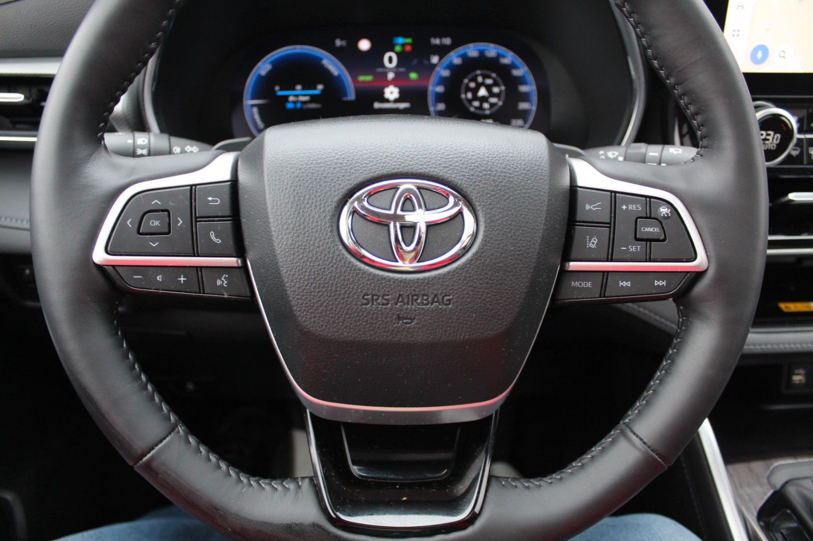 Toyota Highlander Hybrid Luxury*7-Sitzer*PANO*1.Hd.*ACC