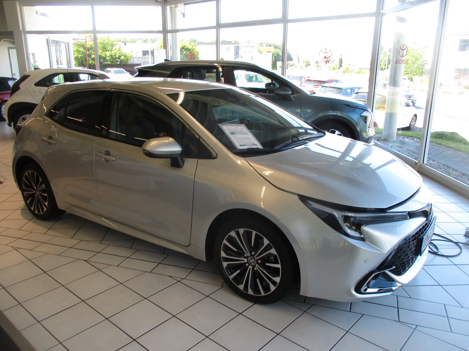 Toyota Corolla Hybrid Team - Samsaru's Car Outlet
