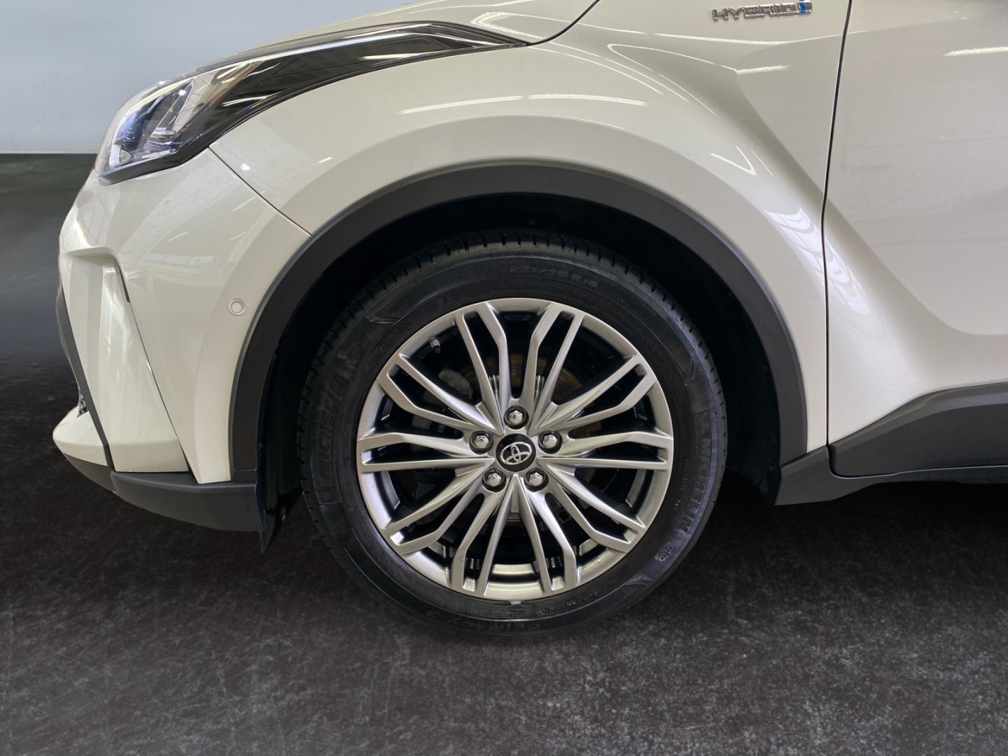 Toyota C-HR 2.0 Hybrid Lounge - Samsaru's Car Outlet