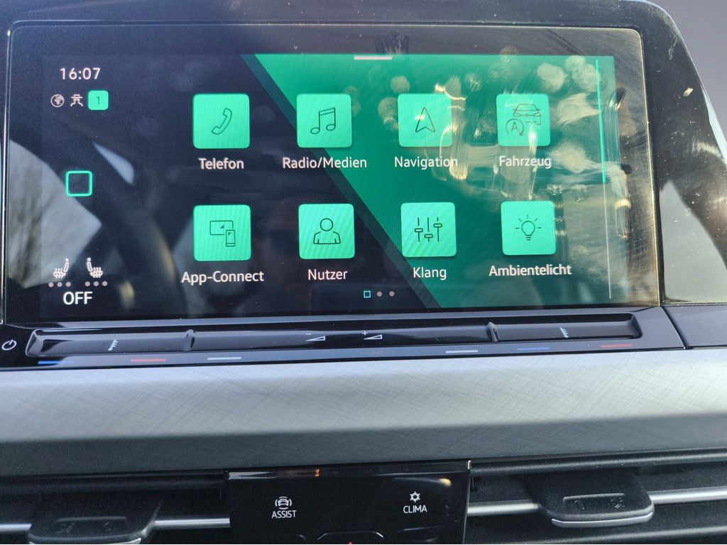 Volkswagen Golf VIII Variant Life - Samsaru's Car Outlet