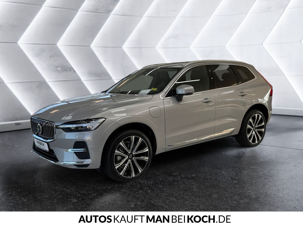 Volvo XC60 T6 Plug-In AWD - Samsaru's Car Outlet