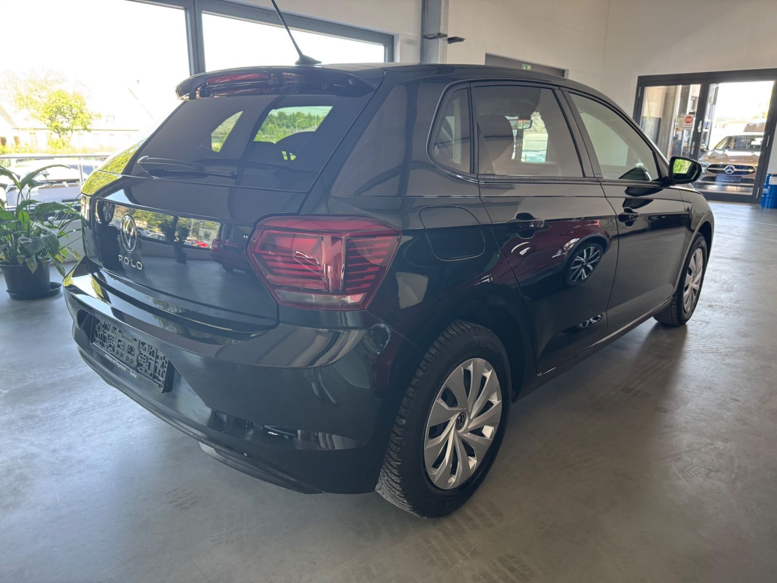 Volkswagen Polo VI 1.0 TSI Comfortline - Samsaru's Car Outlet