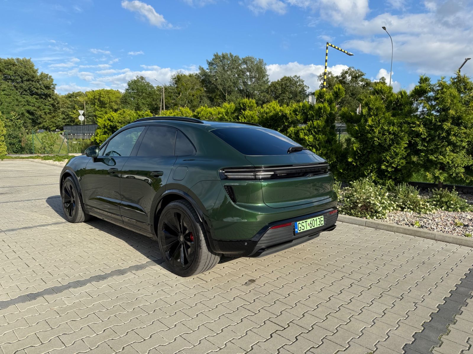 Porsche Macan Electric Turbo - Samsaru's Car Outlet