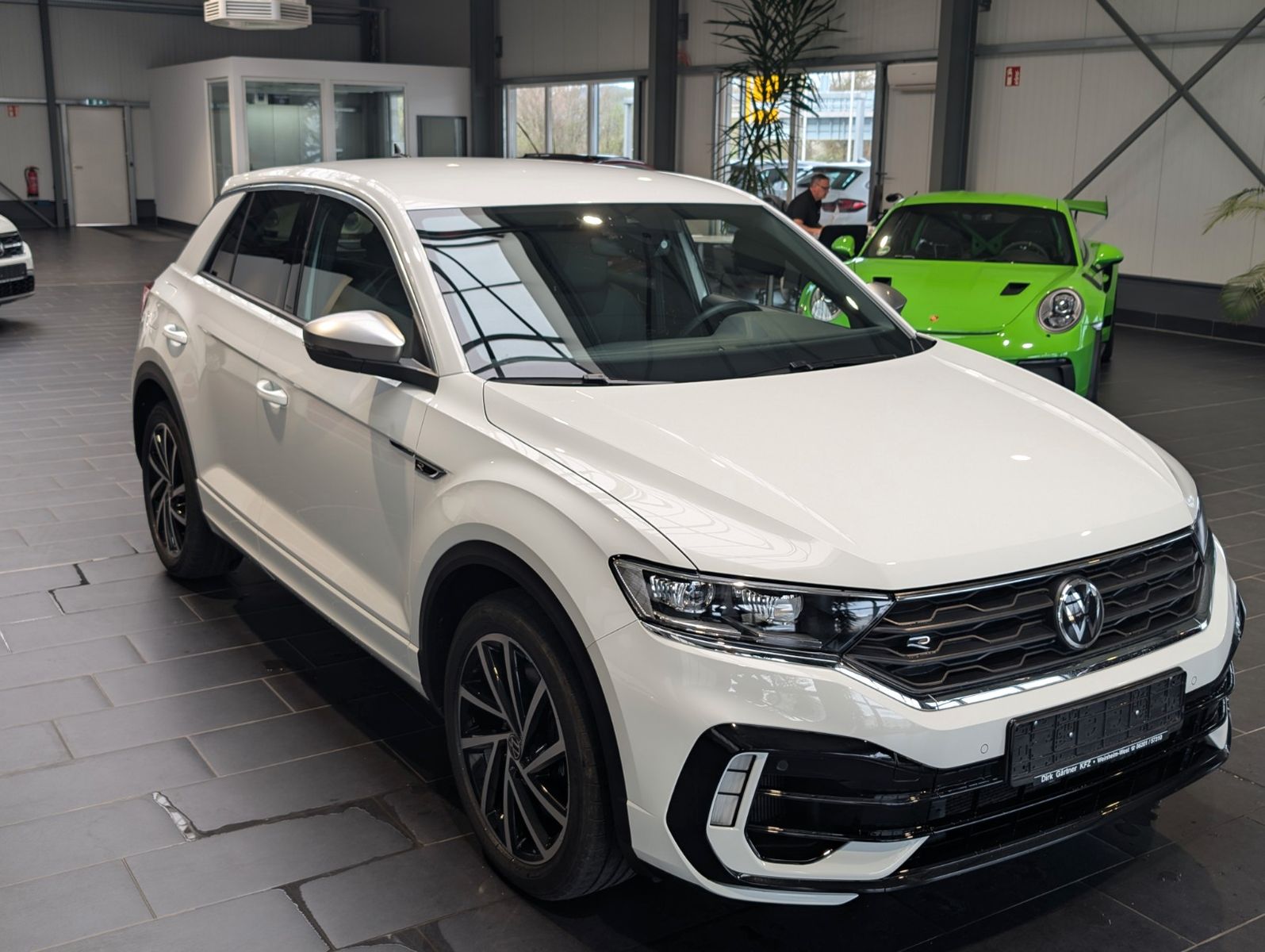 Volkswagen T-Roc 2.0 TSI OPF 4MOTION DSG R - Samsaru's Car Outlet