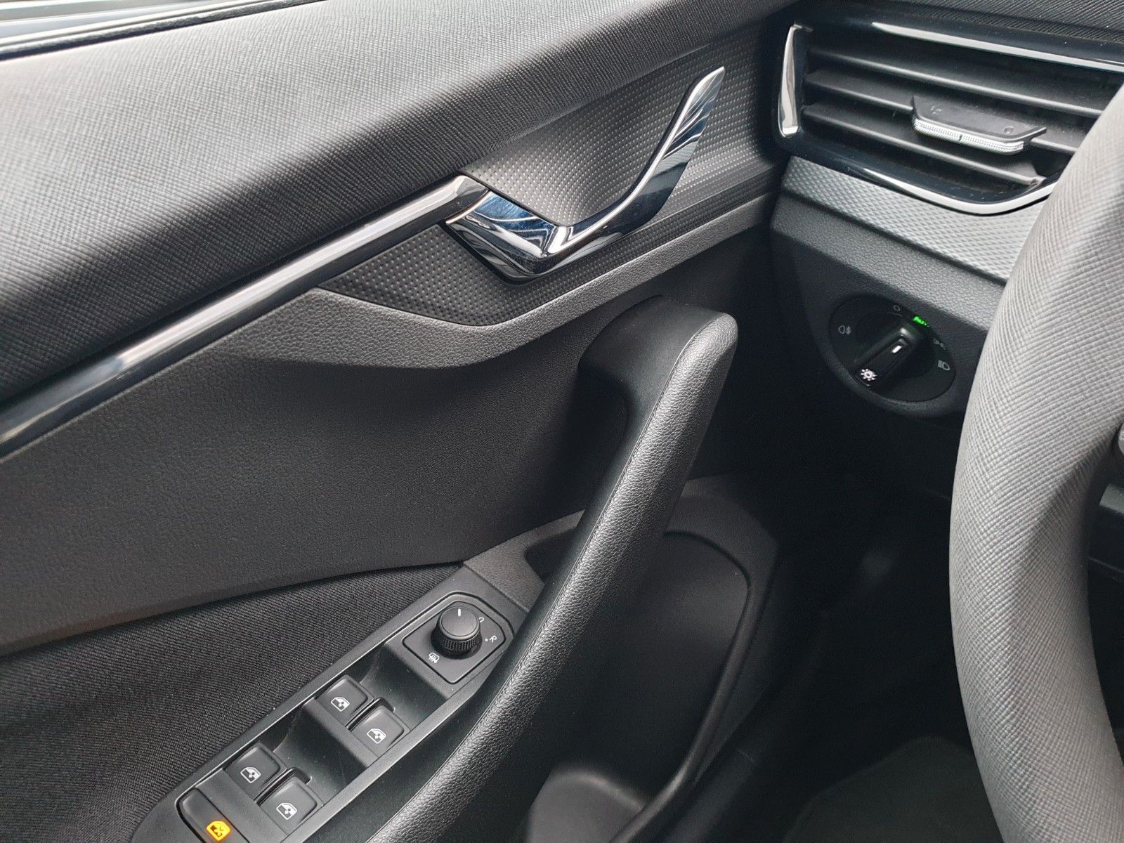 Skoda Kamiq Ambition - Samsaru's Car Outlet