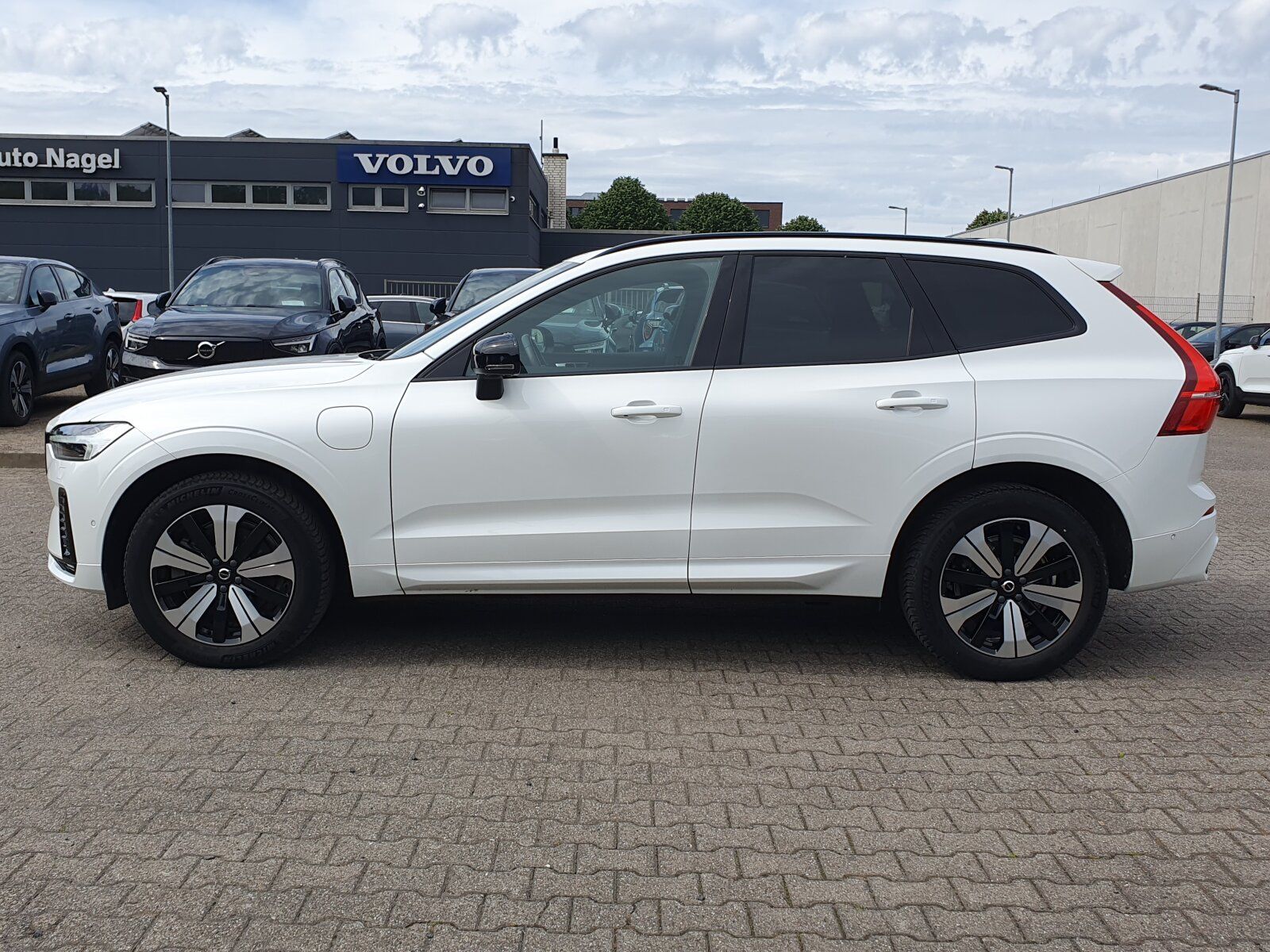 Volvo XC60 Recharge T6 R-Design PANO|