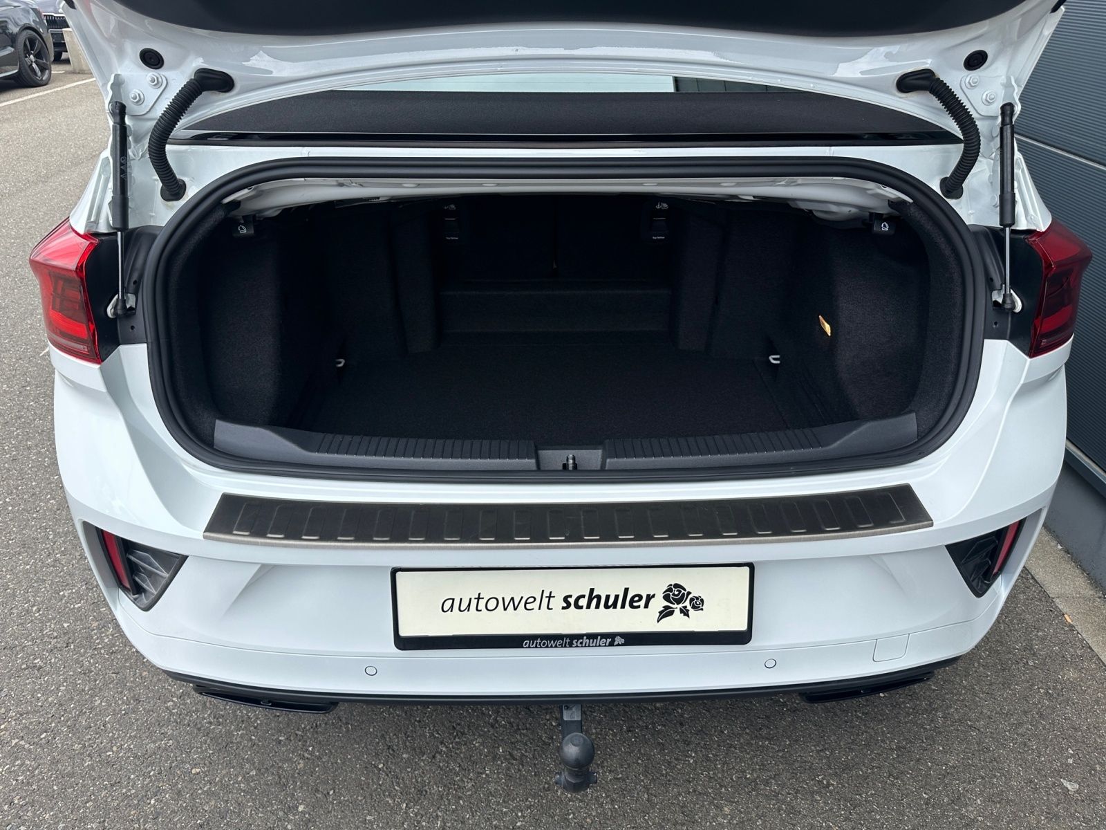 Volkswagen T-Roc R-Line - Samsaru's Car Outlet
