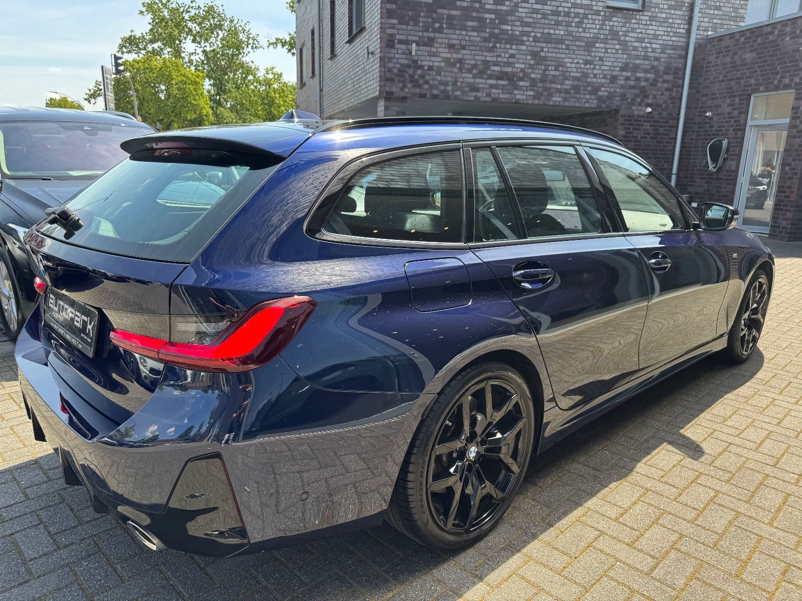 BMW 320d T xDrive M Sport Innovation AHK HUD 360 19"