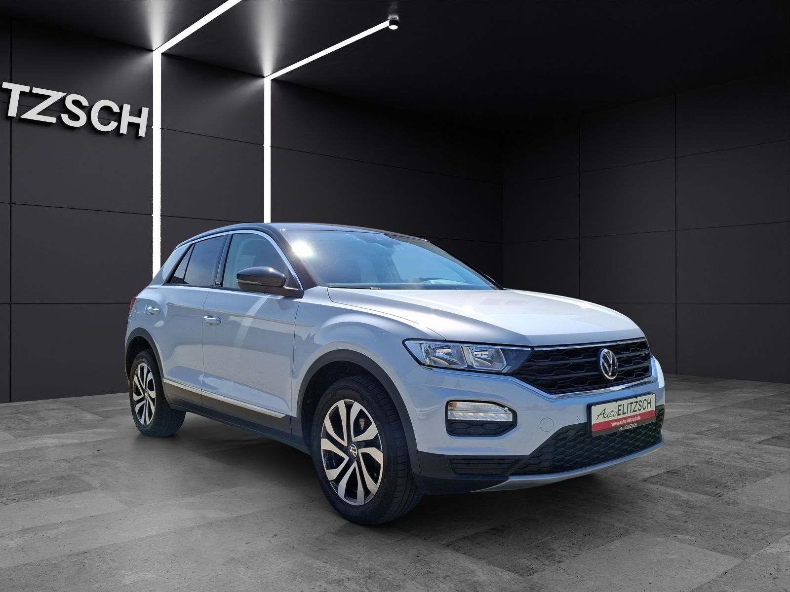 Volkswagen T-Roc TSI Active DSG - Samsaru's Car Outlet