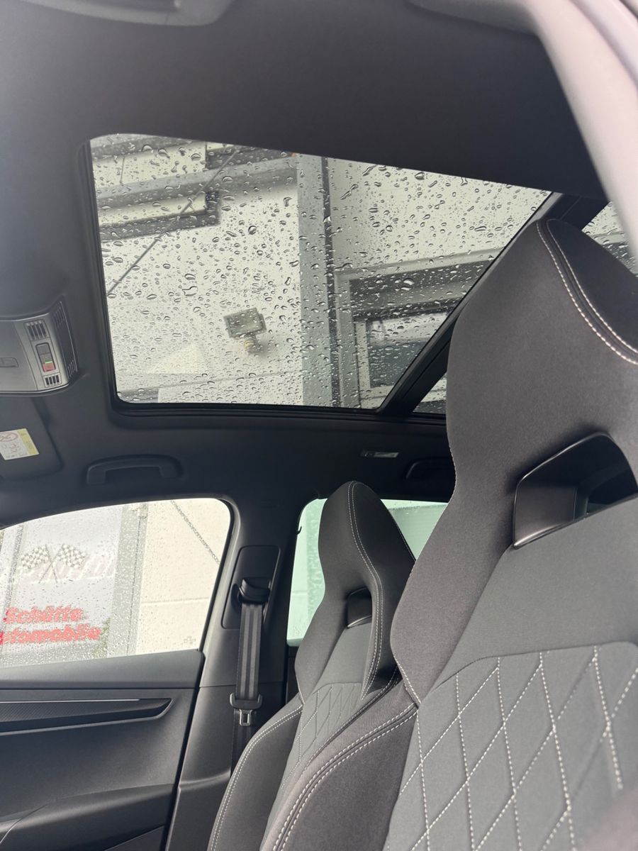 Skoda Karoq Sportline 1,5TSI DSG, Pano,AHK,19,360°,5Ja