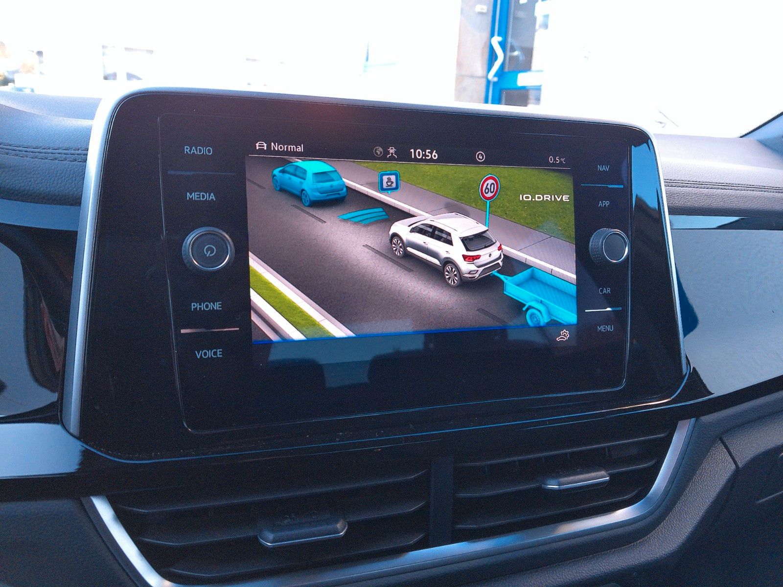 Volkswagen T-Roc 2.0 TDI DSG R-Line - Samsaru's Car Outlet