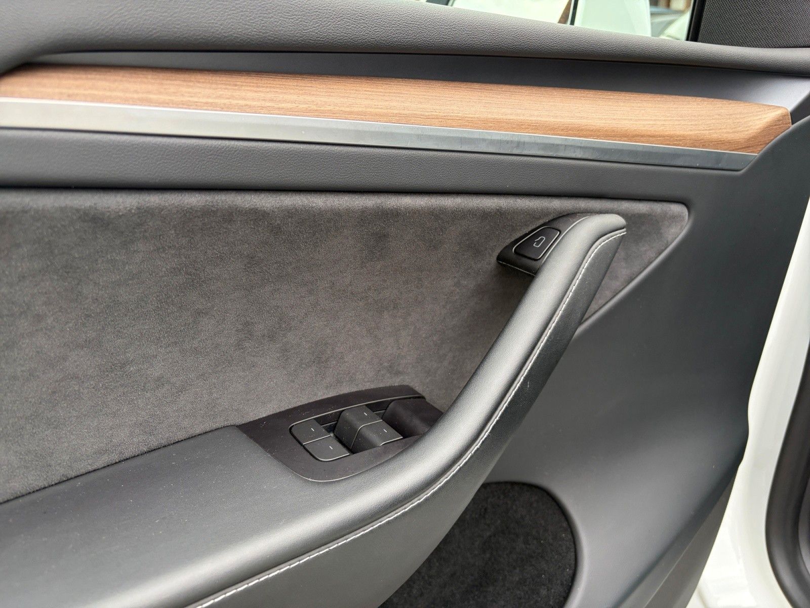 Tesla Model Y Long Range Dual AWD//AHK//ALLWETTER