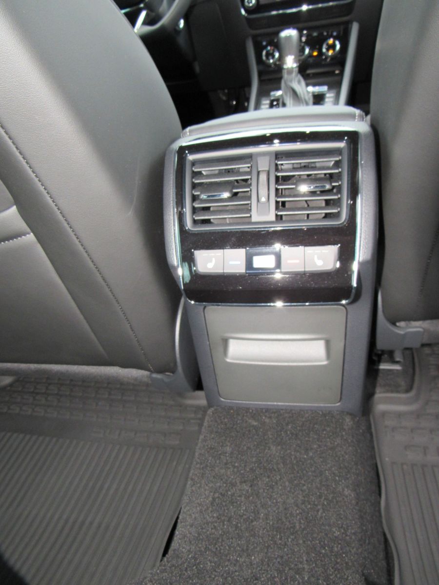 Skoda Superb 2.0 TDI DSG Sportline 4x4 BSD AHK PLA ACC