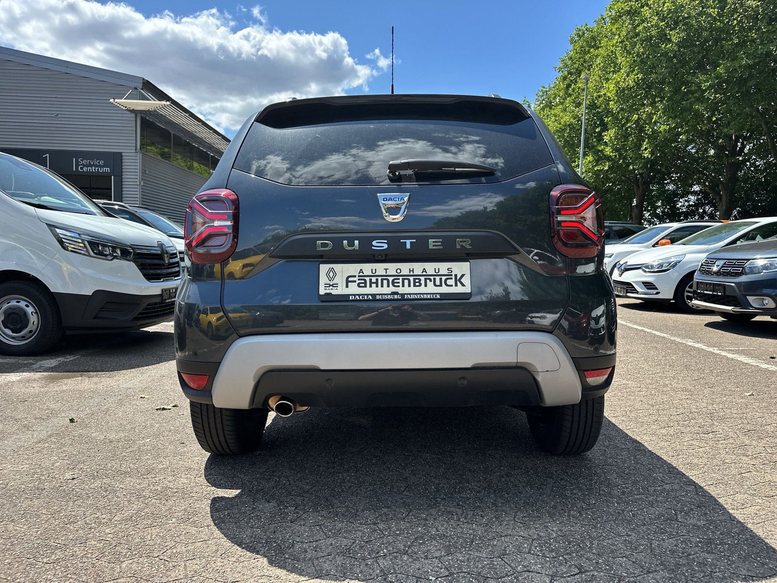 Dacia Duster II Prestige 2WD 1.0 TCe 100 - Samsaru's Car Outlet