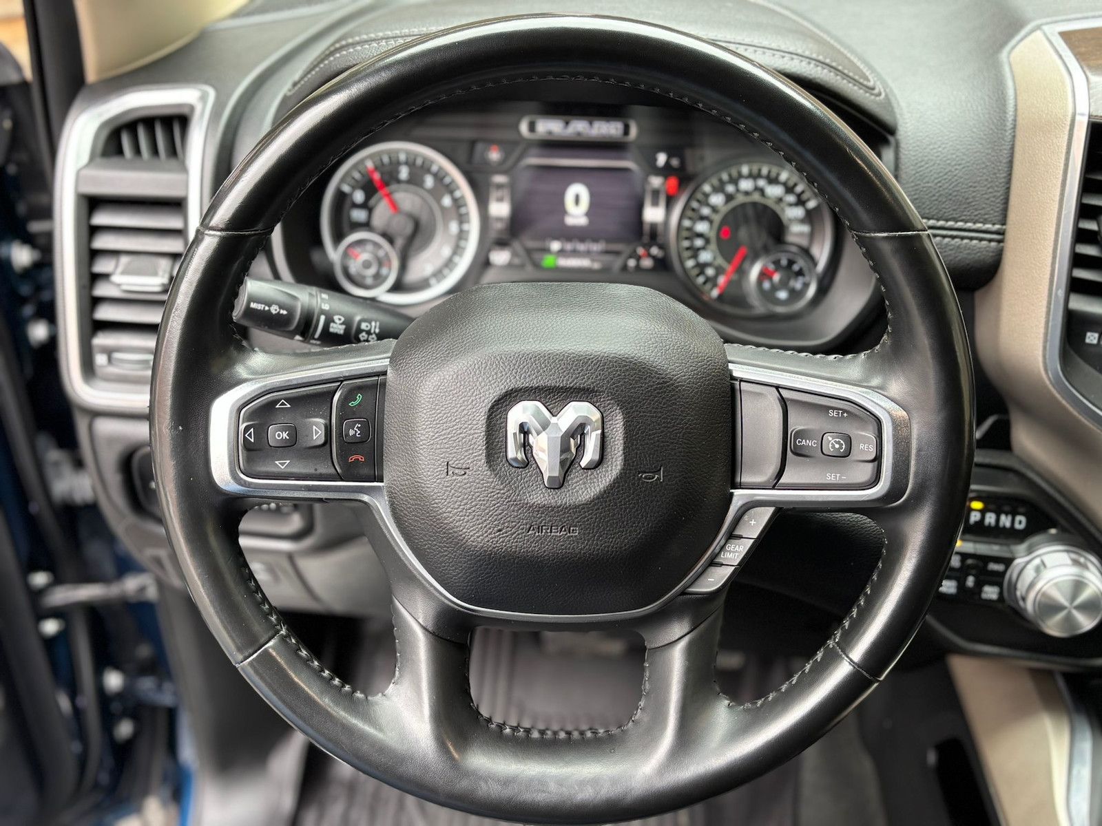 Dodge RAM 1500 Laramie 5,7L 4x4 AHK 12´´ LPG Bügel
