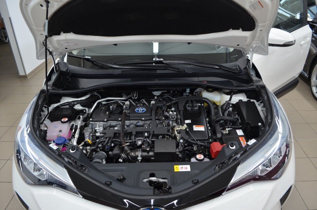 Toyota C-HR 1.8 Hybrid Flow - Samsaru's Car Outlet