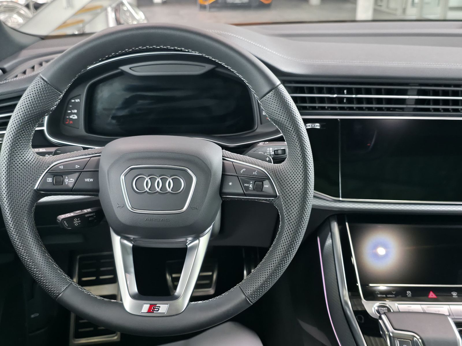 Audi Q8 60 TFSI e quattro - Samsaru's Car Outlet