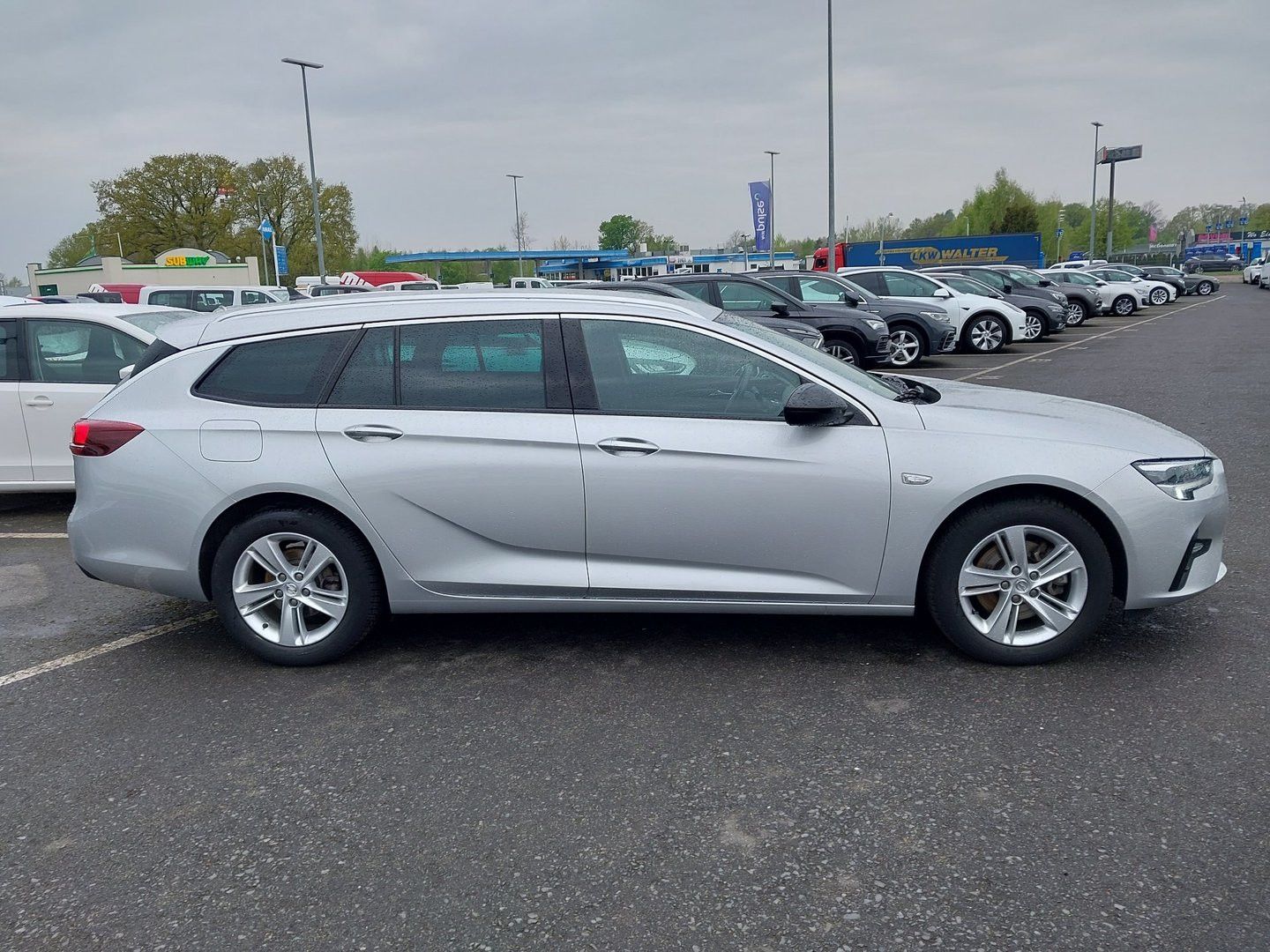 Opel Insignia B Sports Tourer Business - Samsaru's Car Outlet
