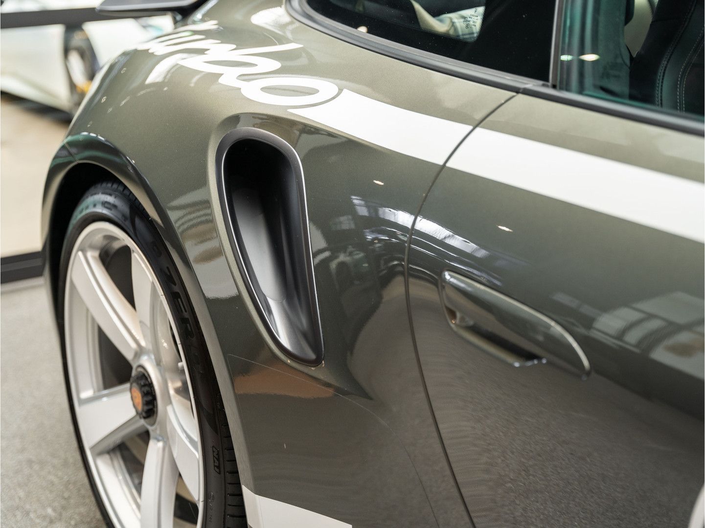 Porsche 992 992 Turbo 50 Years 1/1974 Burmester Leder 91