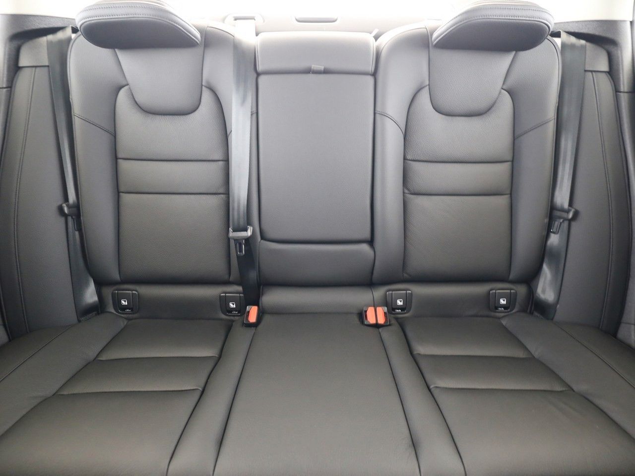 Volvo S60 B5 Ultimate Dark AWD*S-ZINS 1,99% eff.*STHZ