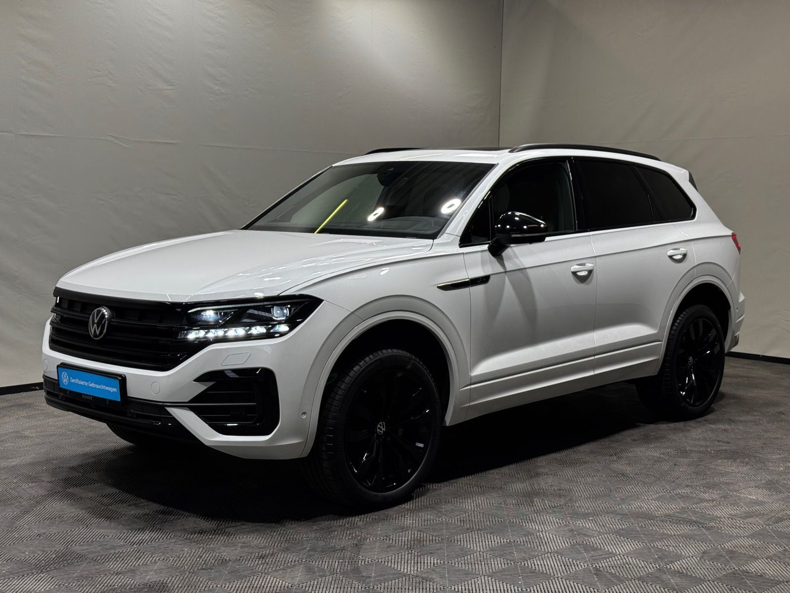 Volkswagen Touareg R-Line Black Style | MATRIX PANO LUFT