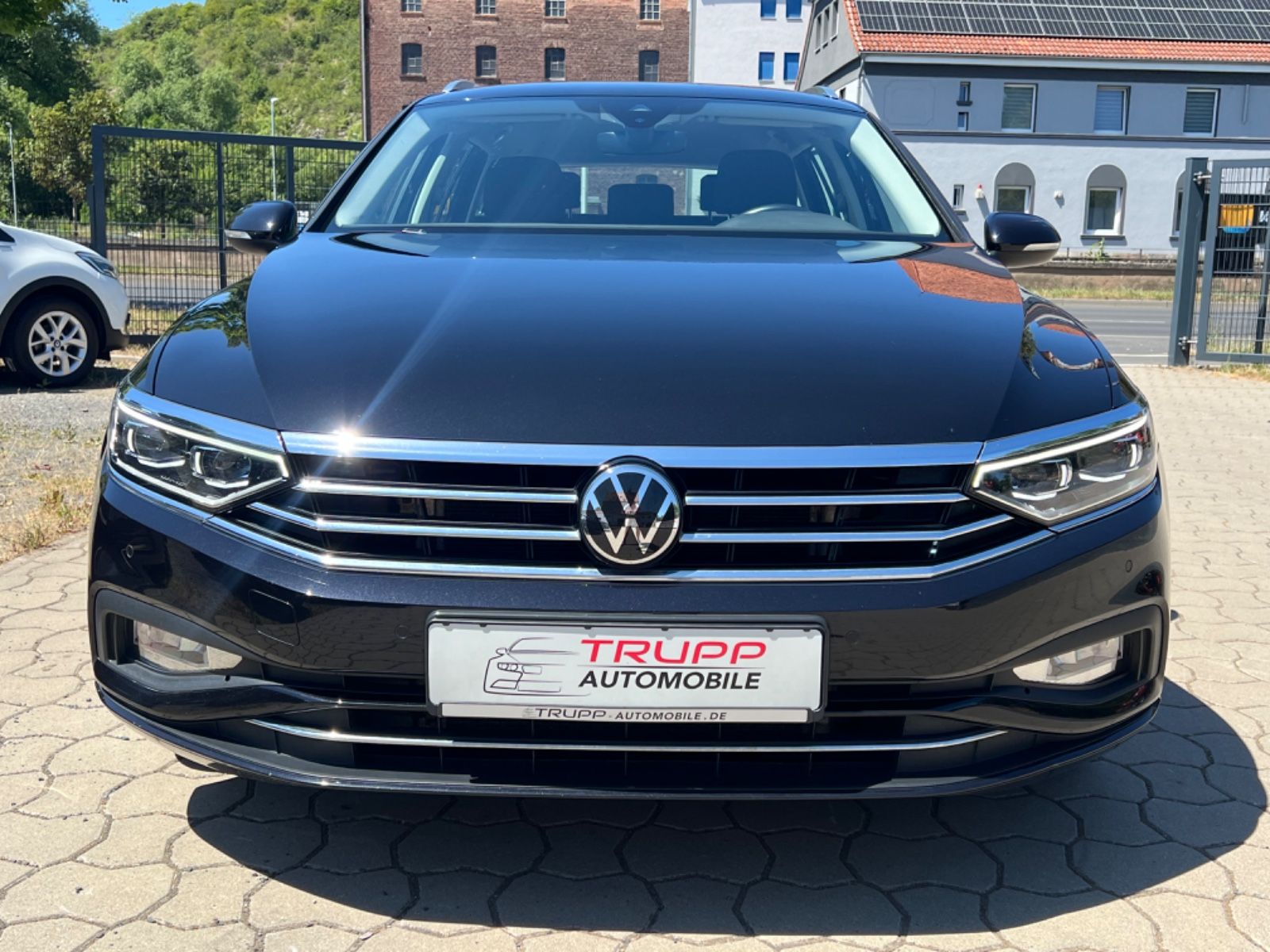 Volkswagen Passat 2.0 TDI - Samsaru's Car Outlet