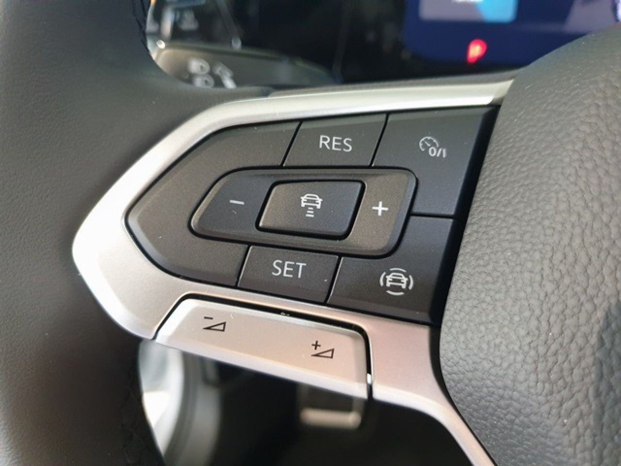 Volkswagen Golf 1.5 eTSI Active DSG - Samsaru's Car Outlet