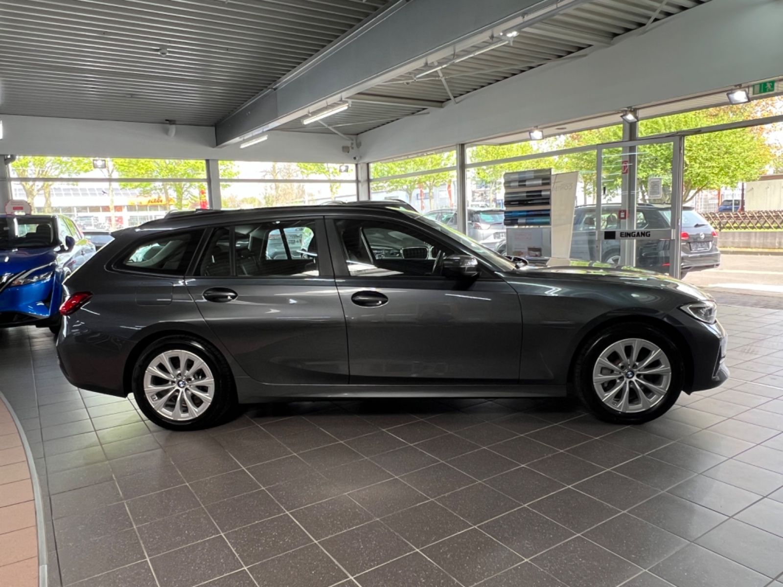 BMW 330 e Touring Advantage - Samsaru's Car Outlet