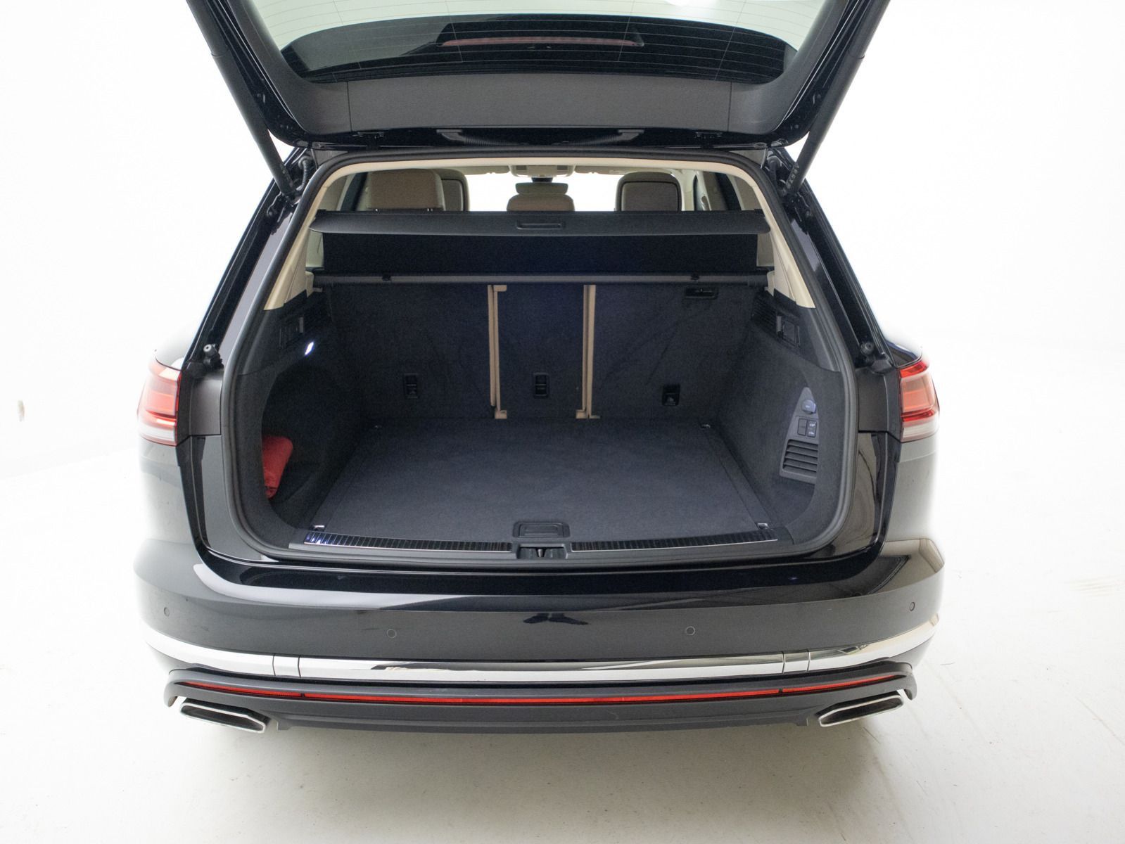 Volkswagen Touareg 3.0 V6 TDI Atmosphere 4M - Samsaru's Car Outlet