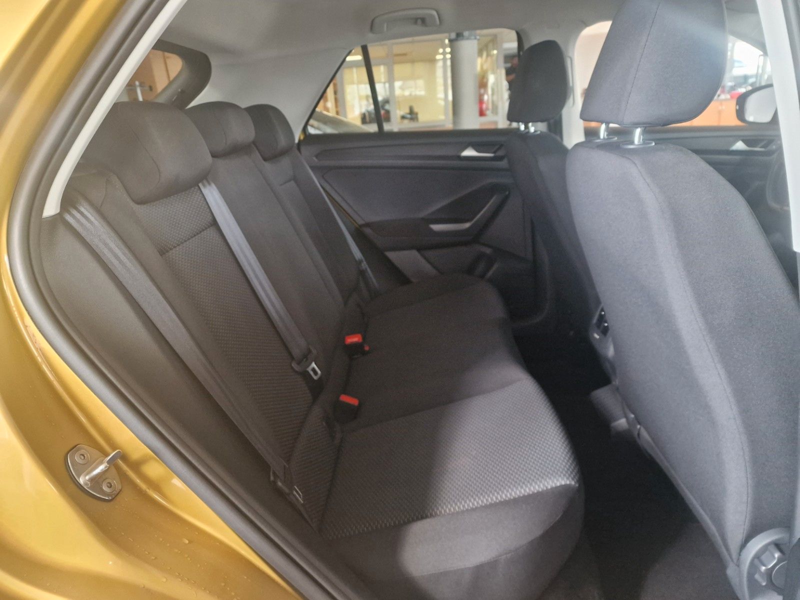 Volkswagen T-Roc Basis - Samsaru's Car Outlet