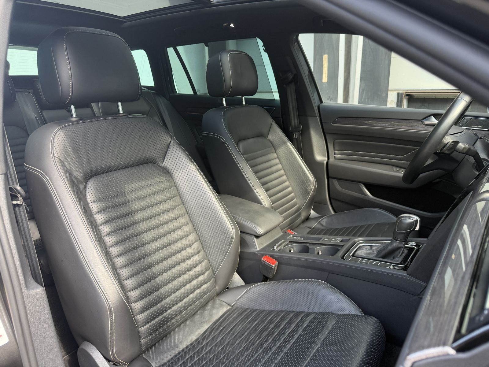 Volkswagen Passat R-Line LED Virtual Pano Massage H&K AHK