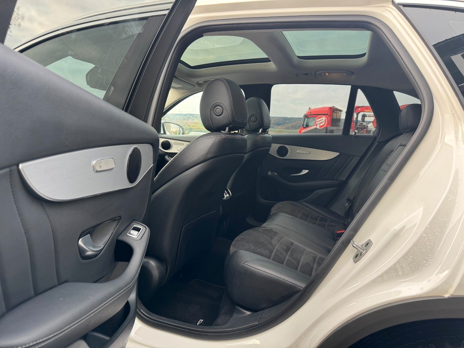 Mercedes-Benz GLC 200 4M AMG+Pano+Distr+StandH+AHK+360+HUD