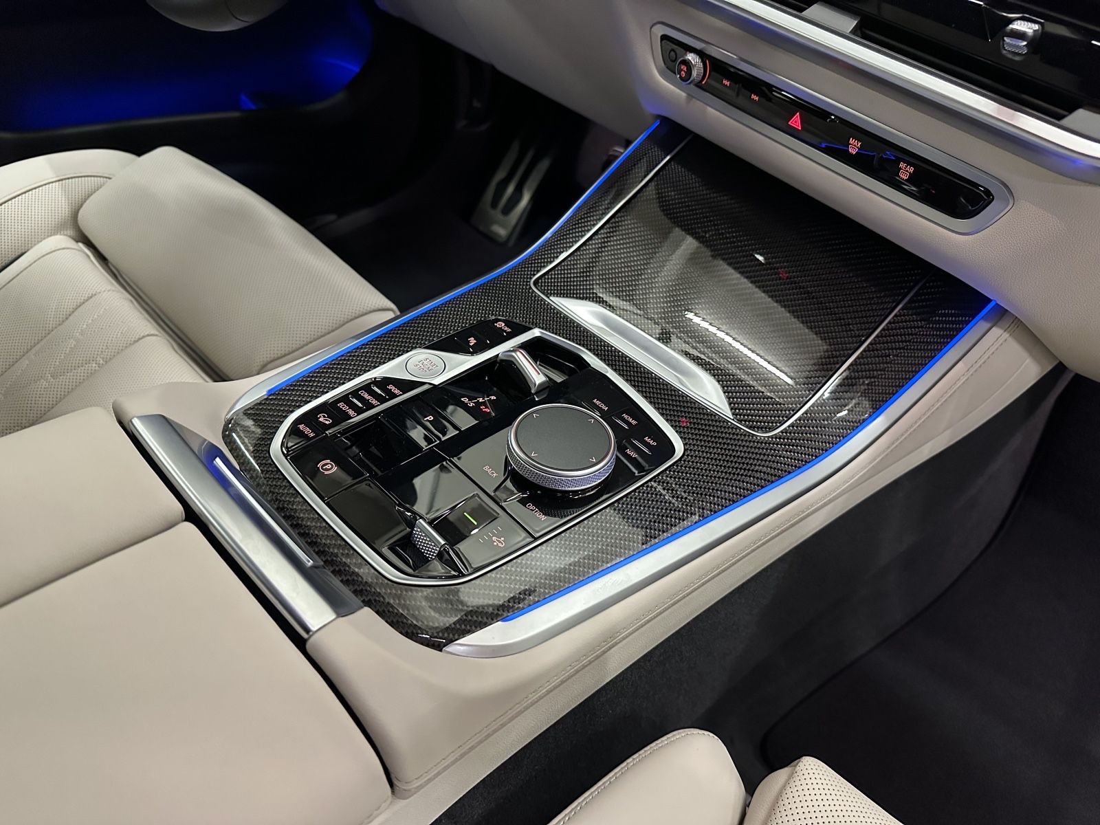 BMW X5 M60i xD Bowers/Carbon/Standhzg/AHK/Sky