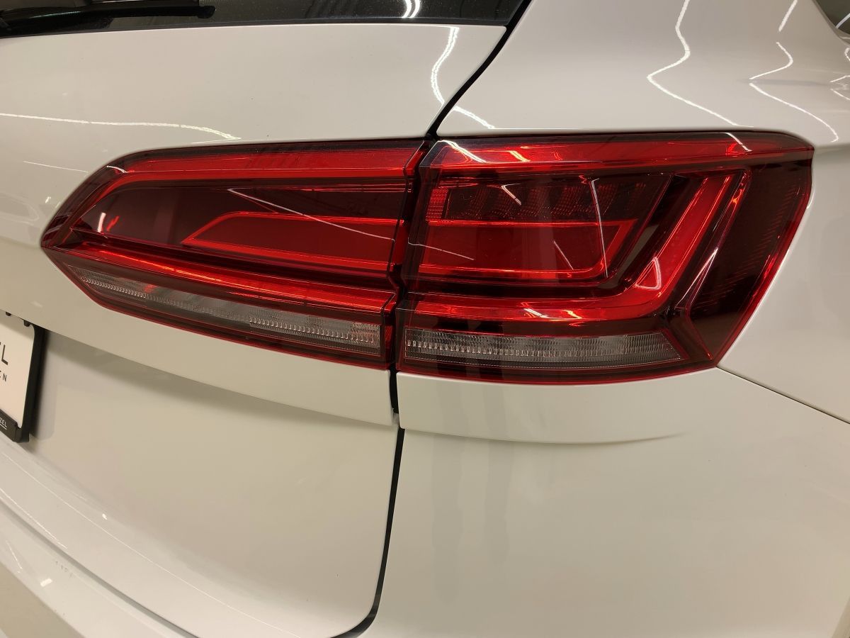 Volkswagen Touareg 3.0TDI 4M R-LINE - Samsaru's Car Outlet