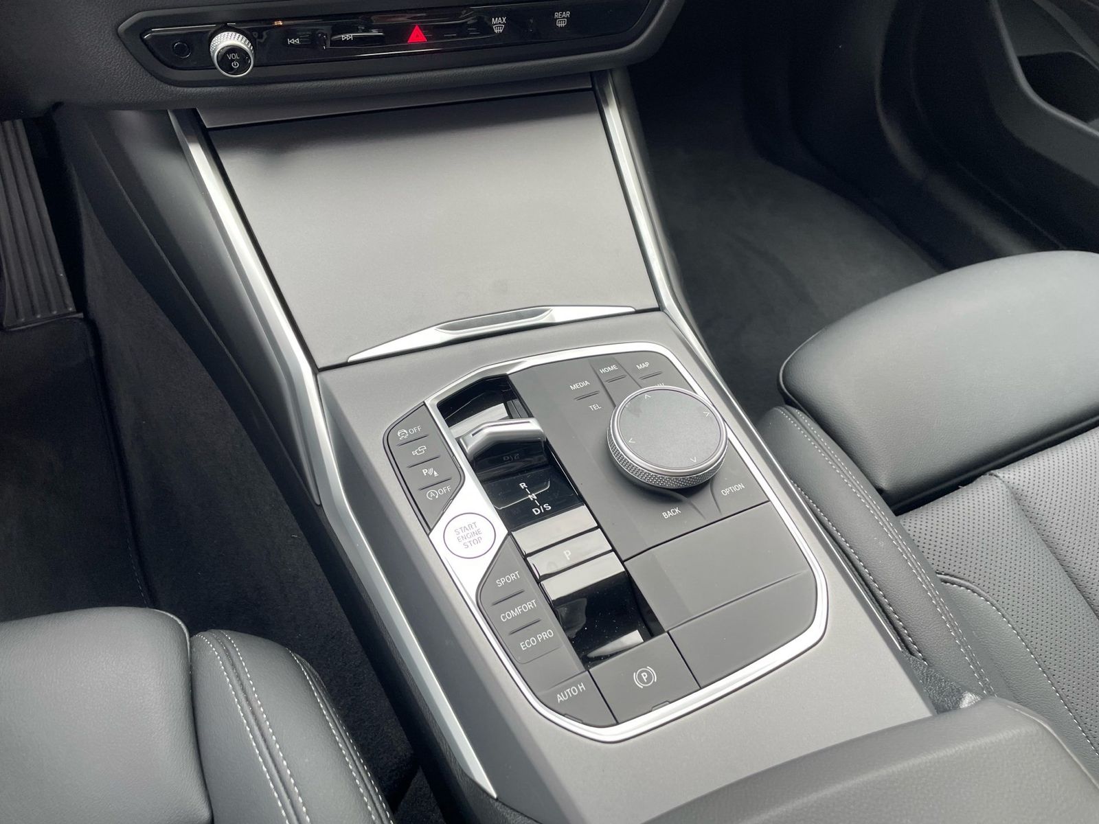 BMW 318i Touring || AHK ACC 360° Keyless eSitze LED